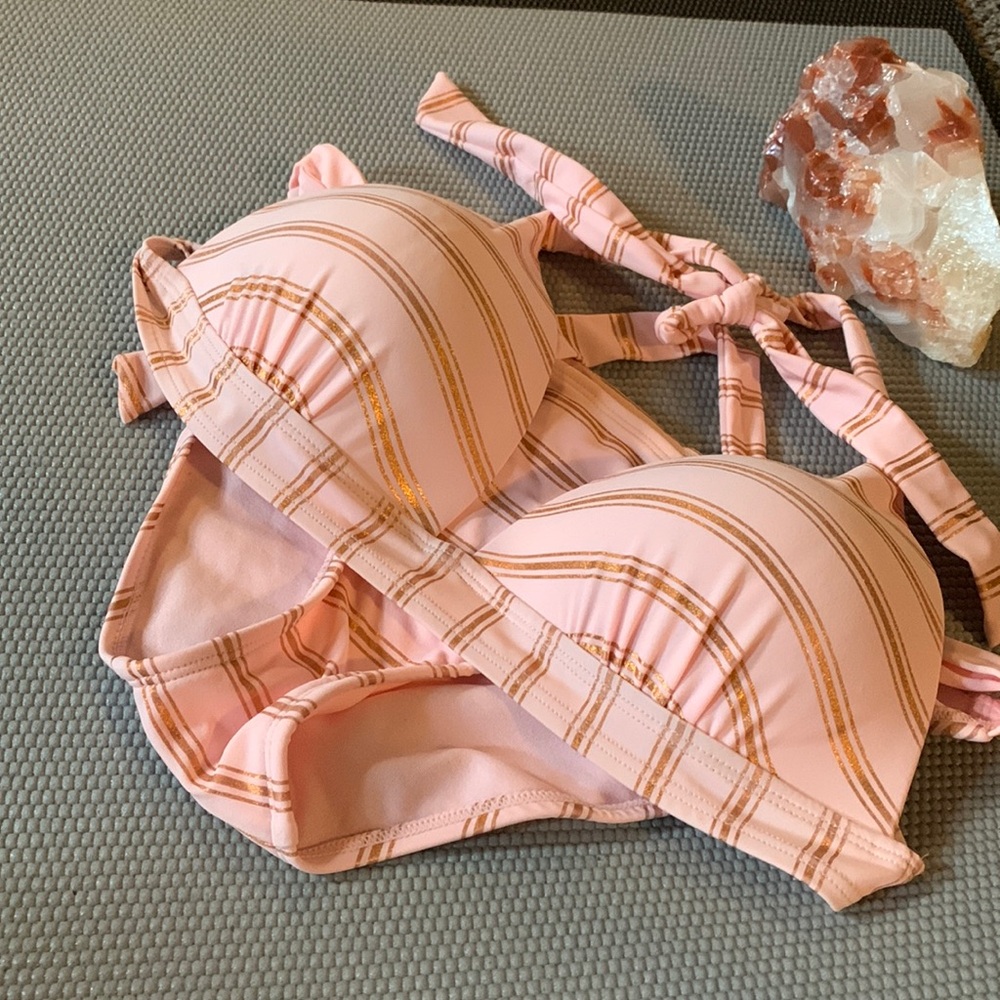 Super cute pink shiny 2 piece bathing suit 👙